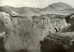 Det hellige krateret i Fuji-San, 1910. av Herbert Ponting