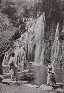 The Waterfall of Falling Jewels at Yumoto (s/hv-bilde) av Herbert Ponting