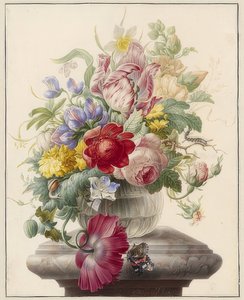 Blomster i en glassvase og en sommerfugl. Rundt 1700