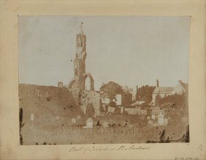 The West End of St. Andrews og Cathedral Precinct fra nordøst. av Hill and Adamson Adamson