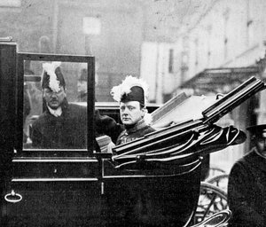 The Privy Council, Winston Churchill forlater palasset. A Nations Apprehension, 1910. av Illustrations Bureau