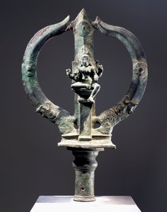 Bronse trefork med figur av Mariyammai, gudinne for kopper båret i prosesjoner under epidemier, indisk sivilisasjon av Indian School