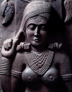 Buddhisme: "" Sudarsana Yakshini"" detalj av stupaen til Bharhut (Barhut, Barouth) Lavt relieff av svart stein, 2. århundre f.Kr. (2. århundre f.Kr.) - Kolkata, indisk museum av Indian School
