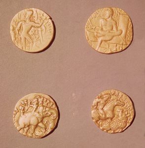Dinarer av Samudragupta (335-375) og Kumargupta I (415-454) (gull)