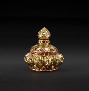 Gem-Set Kohl Bottle, midten av 1600-tallet (gull med diamanter, smaragder og rubiner) av Indian School
