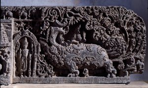 Hinduisme: "" Krishna eller Venugopala, mester for fløytekyrne""" Svart steinskulptur, høyre del (Krishna som Venugopala) 1100-tallet (1100-tallet) fra Halebidu, Mysore - Calcutta, indisk museum av Indian School