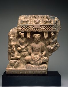 Maitreya (grå skifer med rosa sandstein) av Indian School