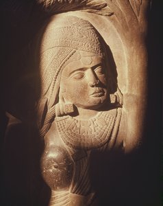 Hodet til en yakshini, fra porten til en buddhistisk stupa ved Bharhut, Madhya Pradesh, sen Mauryan-periode, Sunga-dynastiet (180-72 f.Kr.)