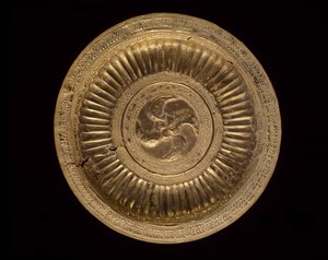 Dish Pectoral, Molukkens folk 1800-tallet (muligens tidligere) (gull) av Indonesian School
