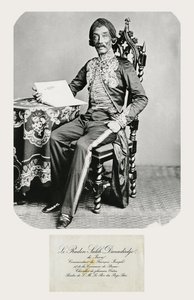 Portrett av Raden Saleh og hans telefonkort, ca. 1850-70 (bw-foto og gravering)