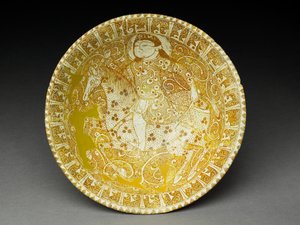 Skål med Rytter og Pseudo-Kufic Insription (frittetøy med overglasur i glans) av Iranian School