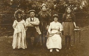 Familie iført fancy kjole av Irish Photographer