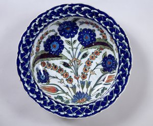 Fat med blomsterdekor, Iznik (keramikk) av Islamic School