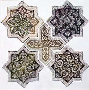 Fem fliser, Kashan, Iran (steinpasta dekorert i gyllenbrun glans) av Islamic School
