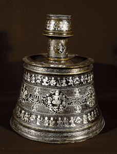 Islamsk kunst: lysestake i sølv og kobber fra 1200-tallet. Kairo, museum for islamsk kunst av Islamic School