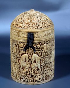 Pyxide (eske) av Al-Mughira (Al Mughira eller Moughira) i elfenben fra Cordoba og beregnet på Emiren, 968. Paris, Louvre-museet av Islamic School