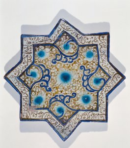 Stjerneformet overglasur bladforgylt flis i stil med Takht-e Solaiman, 1200-1300-tallet (keramikk) av Islamic School