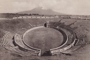 Anfiteatro, The Amphitheatre (s/hvitt bilde) av Italian Photographer