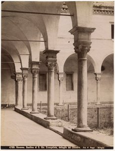 Cloister in Church of St John Evangelist, Ravenna, Emilia-Romagna, Italia, fotografi av Pietro Poppi, Bologna, ca 1900 av Italian Photographer