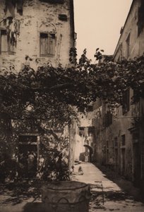 Corte Dolfin i Castello, 1892 av Italian Photographer