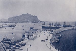 Italia: Palermo, Monte Pellegrino og havn (s/hvitt-bilde) av Italian Photographer