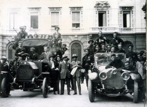 Milano, 3. og 4. august 1922. Fascistenes reaksjon på streiken. Aksjonsteam på Scala-plassen. av Italian Photographer