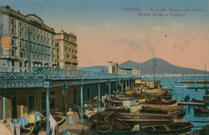Napoli - utsikt over Grand Hotel Santa Lucia og Vesuv. Postkort sendt i 1913. av Italian Photographer