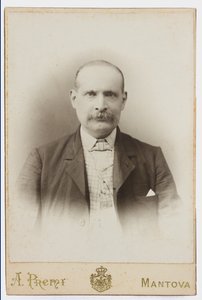 Foto på et postkort som skildrer maleren Albano Lugli av Italian Photographer