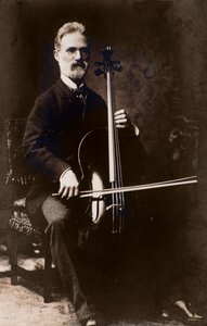 Portrett av Alfredo Piatti (1822-1901) italiensk komponist og cellist av Italian Photographer