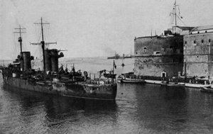 Taranto, S Marco forlater det lille havet (s/h foto) av Italian Photographer