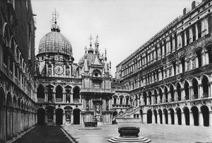 Venezia, Dogepalasset, The Courtyard (s/h-bilde) av Italian Photographer