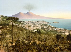 Utsikt over Vesuv over Napolibukten, 1890-1900 av Italian Photographer