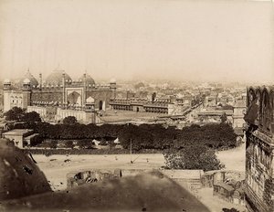 Utsikt over byen Agra og Moti-moskeen (Agra Fort), ca. 1890 (sølv gelatintrykk) av Italian Photographer