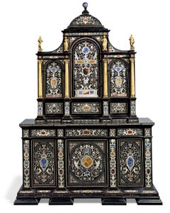 Et italiensk ormolu-montert elfenben og hardstein-innlagt skap i ibenholt og ibenholt (elfenben og ibenholt) av Italian School
