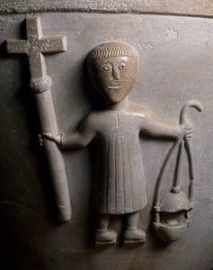 Figur av liturgisk prosesjon, detalj fra døpefont dekorert i relieff, hvit kalkstein, kirken San Geminianus, Vicofertile, Emilia-Romagna, Italia av Italian School