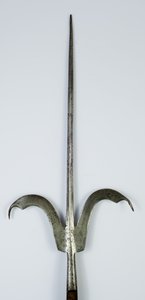 Friuli Spear, ca. 1600 (stål og tre) av Italian School