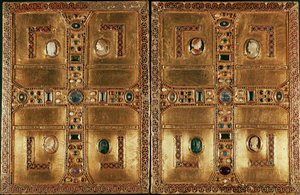 Lombardkunst: Evangelisk av Lombardprinsesse Theodelinde de Baviere (6. århundre). Den er dekket med gullplater utsmykket med emalje, edelstener som danner et latinsk kors. 603. Basilica of San Giovanni Battista a Monza Italia - Lombard kunst: Evangeliets  av Italian School