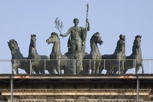 Seks-hesters vogn, detalj av Arch of Peace, Milano, Italia av Italian School