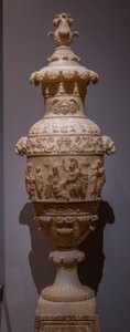 Vase med en klassisk scene: The Sacrifice of Polyxena, ca. 1825 (alabast) av Italian School