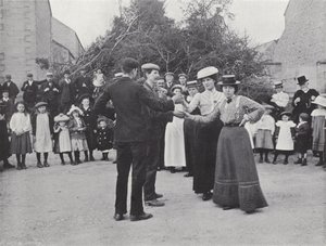 The Northumbrian Baal Fire, Villagers Dancing av J. Benjamin Stone