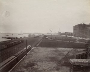 Utsikt sør for Michigan Avenue fra vestsiden av Illinois Central Railroad-spor, Chicago, ca. 1890 av J. W. Taylor