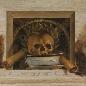 Vanitas stilleben med hodeskalle med laurbærkrans, bok og to brennende lys