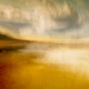Abstrakt solnedgang ved havet av Jacqueline van Bijnen