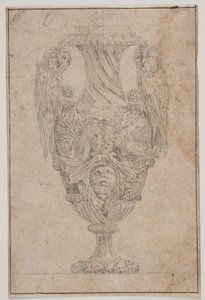 Dekorativ vase med to ugler og et hode. Kopi etter Pl. 15 i suiten med vaser tegnet av Saly i 1746, "Vasa a se inventa..." av Jacques Francois Joseph Saly