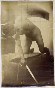 Studie van een mannelijk naaktmodel, op de knieën met een zwaard en schild in de handen, in het atelier van Jacques de Lalaing   1329795   no       norwegian Successfully Translated  Original: The Actor Iwai Hanshiro IV as Otatsu-gitsune in the Play Nue no av Jacques Lalaing (attributed to)