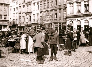 Gutter med bøyler på et marked, Rotterdam, 1898.