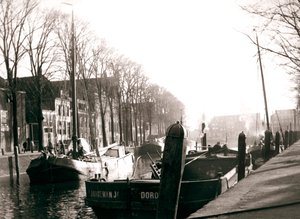Kanalbåter, Dordrecht, Nederland, 1898. av James Batkin
