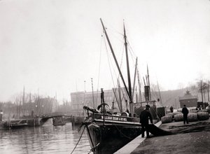 Kanalbåter, Rotterdam, 1898. av James Batkin