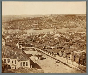 «Pera og Galata» [Istanbul. Bypanorama - utsikt over bydelene Pera og Galata] av James Robertson