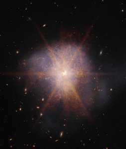 Arp 220 (NIRCam og MIRI-bilde) av James Webb Space Telescope (NASA)